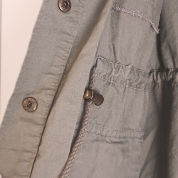 Wet Seal "Army Green" Embroideted Cargo Style Jacket in Size Large - Picture 5 of 8